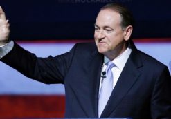 Former Arkansas Gov. Mike Huckabee waves to supporters in Hope, Ark, on May 5, 2015. (Photo: AP)