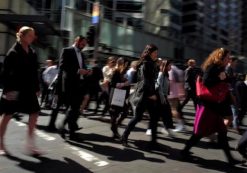 Office workers and shoppers walk through Sydney's central business district in Australia, September 7, 2016. (Photo: Reuters)