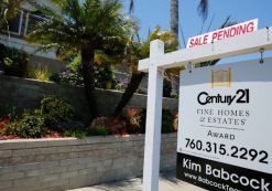 A single family home is shown with a sale pending in Encinitas, California May 22, 2013. (Photo: Reuters)