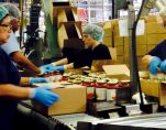 Workers box jars of pasta sauce at a plant run by Chelten House Products in Bridgeport, New Jersey July 27, 2015. (Photo: Reuters)