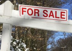 A house-for-sale sign is seen inside the Washington DC Beltway in Annandale, Virginia January 24, 2016. (Photo: Reuters)