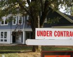 A under contract sign on a home previously for sale in Vienna, Va. (Photo: Reuters)