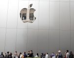 People wait in line for the opening of the next generation Apple Store in San Francisco, California, U.S. May 21, 2016. (Photo: Reuters)