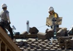 Roofers work on new homes at a residential construction site in the west side of the Las Vegas Valley in Las Vegas, Nevada April 5, 2013. (Photo: Reuters)