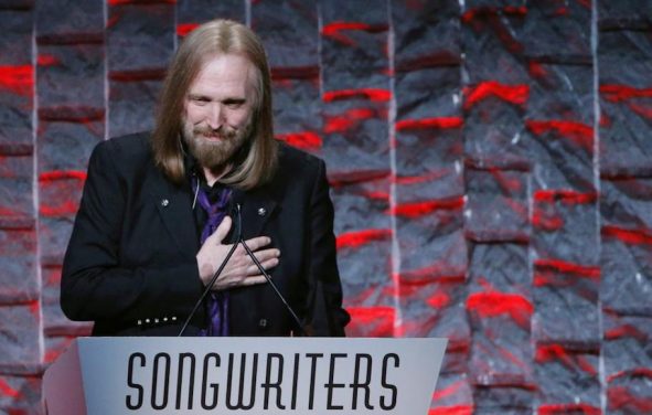 Musician Tom Petty speaks to guests after being inducted during the 47th Songwriters Hall of Fame Induction ceremony in New York, U.S. on June 9, 2016. (Photo: Reuters)