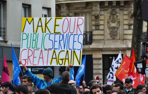 Mass street protest against French President Emmanuel Macron in Paris, France. (Photo: Jeanne Menjoulet/https://flickr.com/photos/96925387@N00/23768004778)