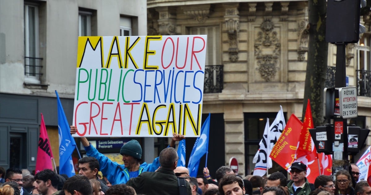 Mass street protest against French President Emmanuel Macron in Paris, France. (Photo: Jeanne Menjoulet/https://flickr.com/photos/96925387@N00/23768004778)